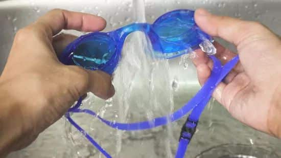 how to clean swimming goggles